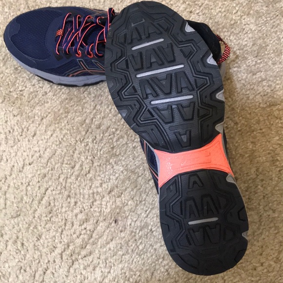 ASICS - Picture 6 of 6